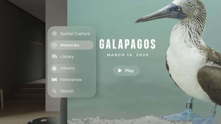 A tab bar in its automatically expanded style when looking at it for longer